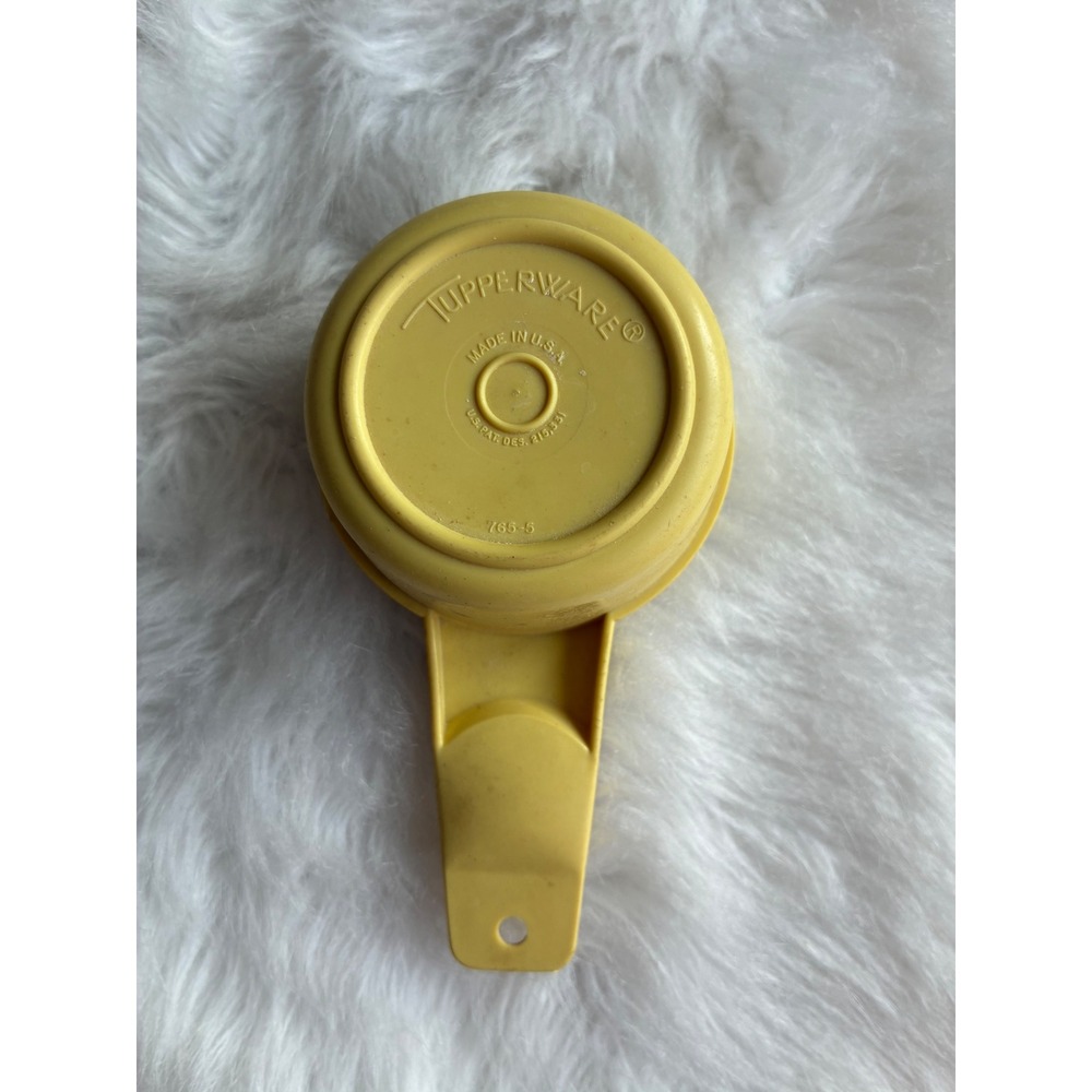 Tupperware Measuring Cup 1/3 Cup Yellow Made in USA Vintage Kitchen Baking Tool‎